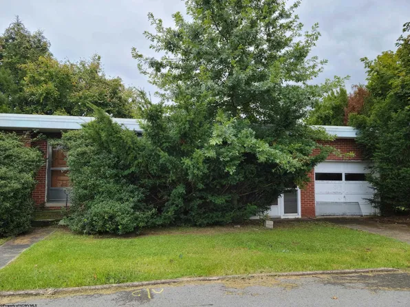 1206 Country Club Rd, Fairmont, WV 26554