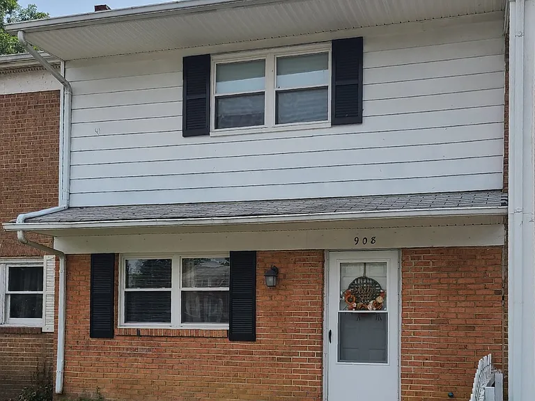 908 Anvil Rd — Photo 1