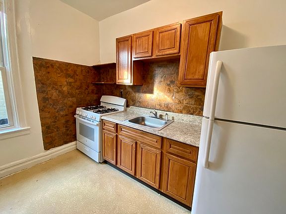 5th image of 45-09 Ditmars Blvd #2R