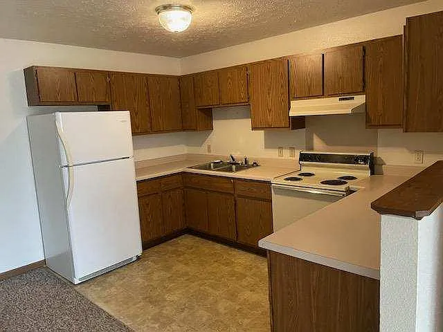 3 bed, 1600 sqft, $500 — Photo 2