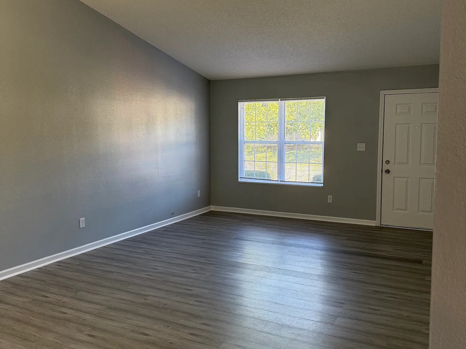 1003 Ebony Cir — Photo 2