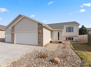 812 S Tayberry Ave, Sioux Falls, SD 57106
