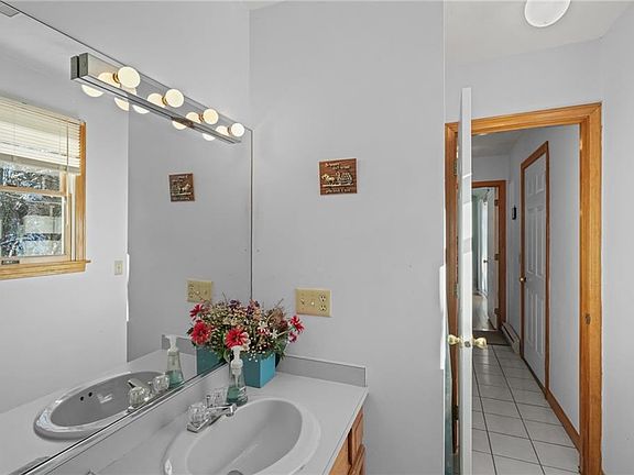 4th image of 10 Arrowhead Way