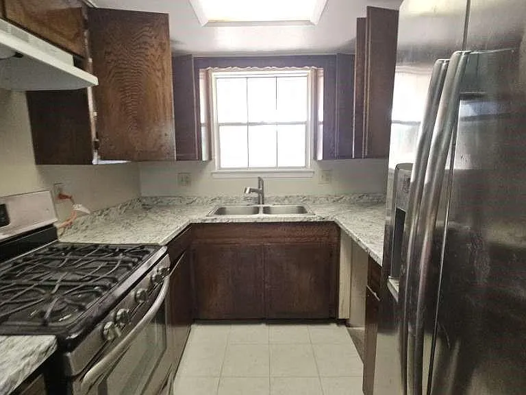 934 Dellbrook Dr — Photo 2