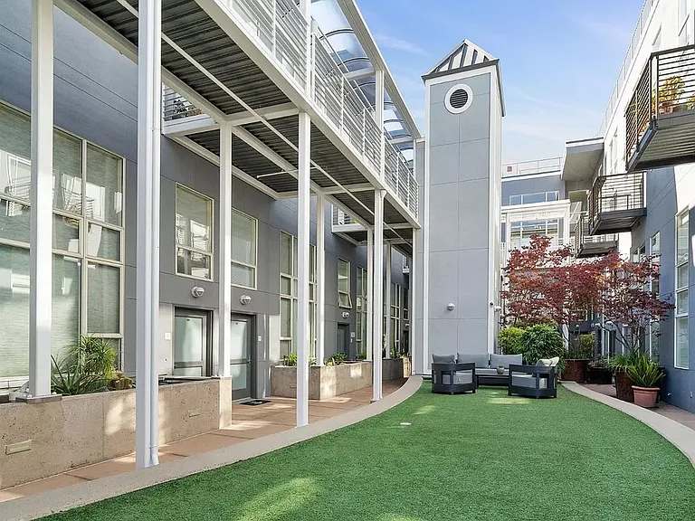 281 Clara St — Photo 35