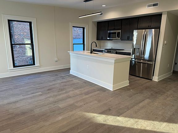 4th image of 106 E Erie St #3A