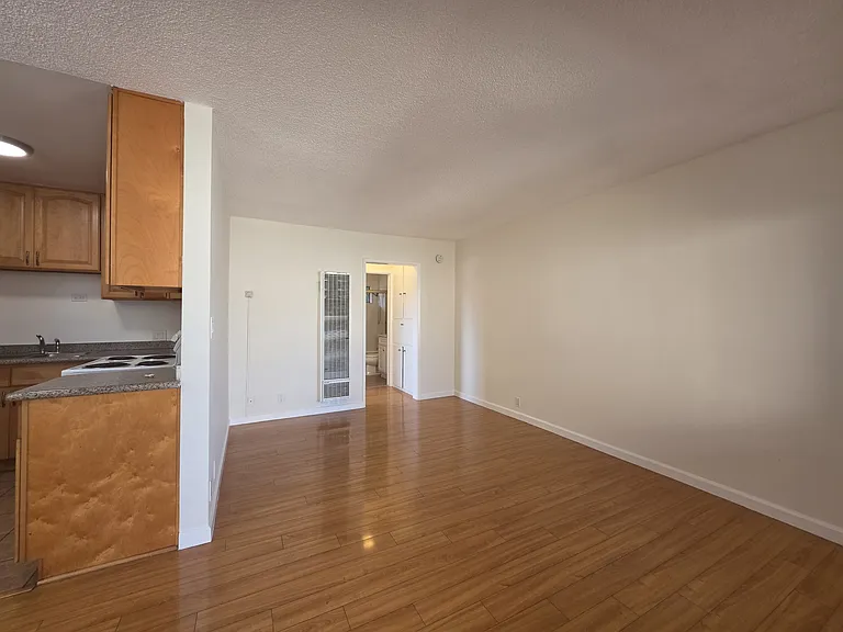 620 W Lexington Dr #5 — Photo 5