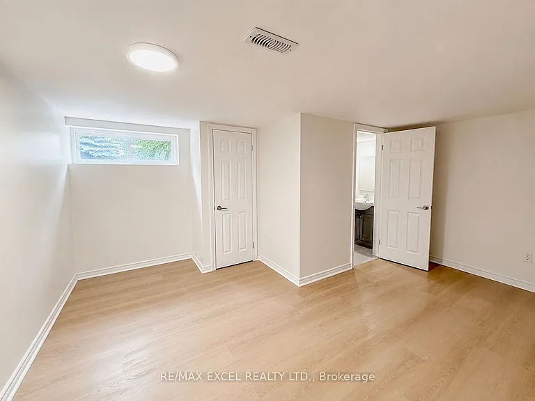 39 Commons Dr #LOWER — Photo 4