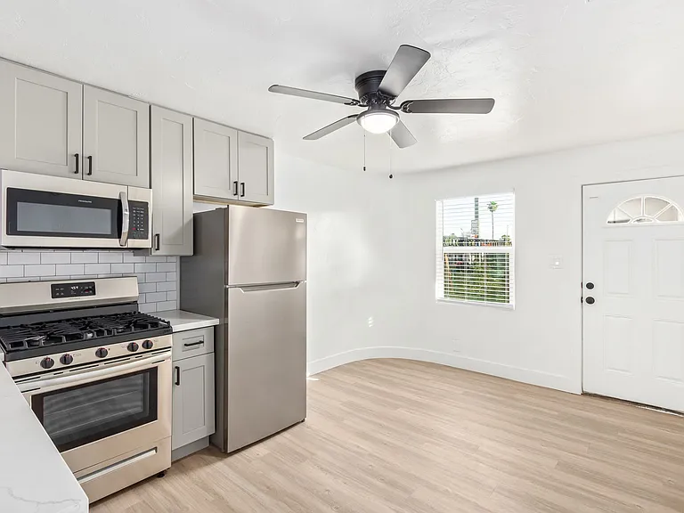 498 N Arizona Ave #5 — Photo 12