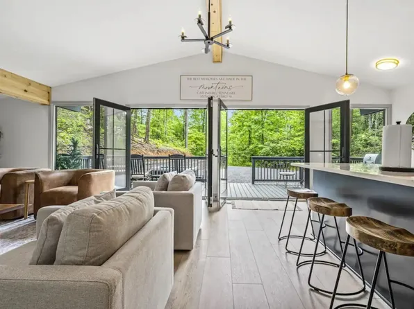 1137 Old Cartertown Rd, Gatlinburg, TN 37738