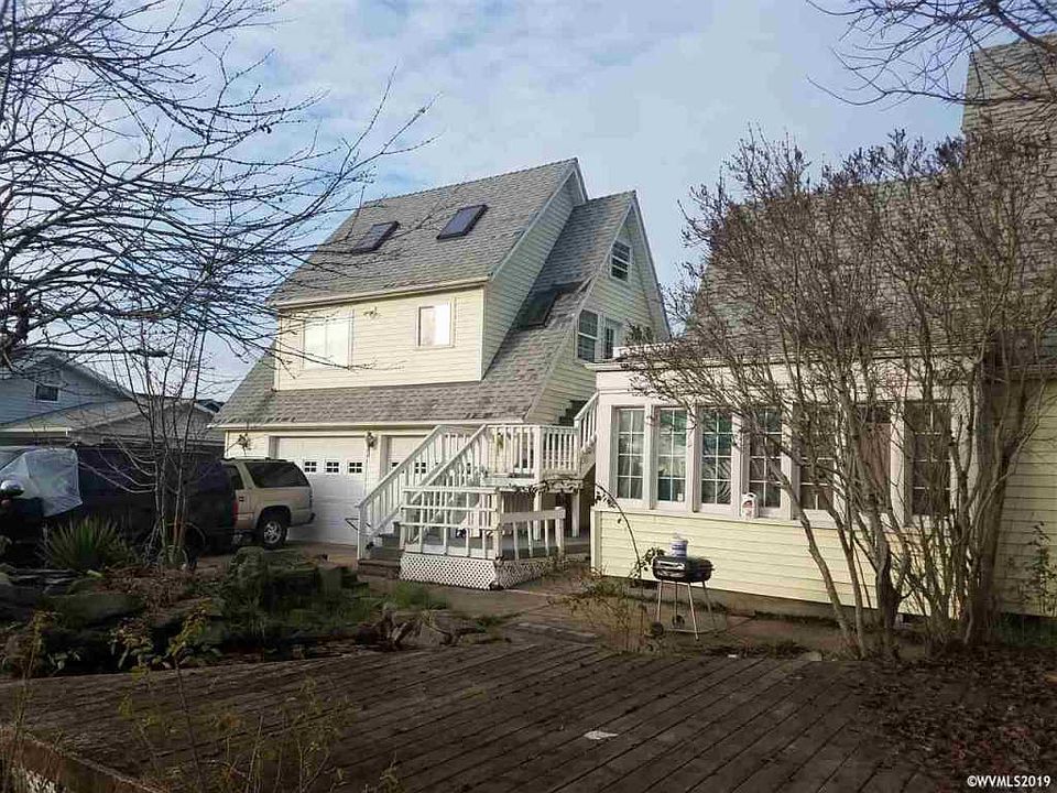 2nd image of 1505 Tierra Dr NE