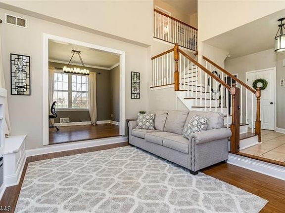 4th image of 268 Stonehenge Dr