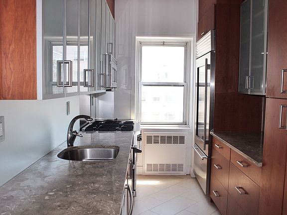 5th image of 165 E 66th St APT 14B