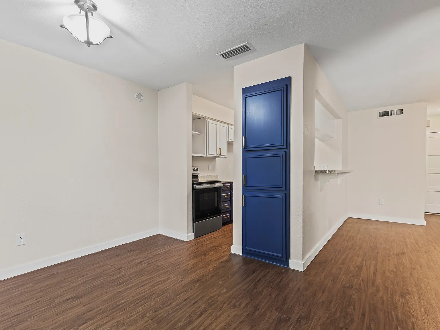 3 bed, 1350 sqft, $1,750 — Photo 2