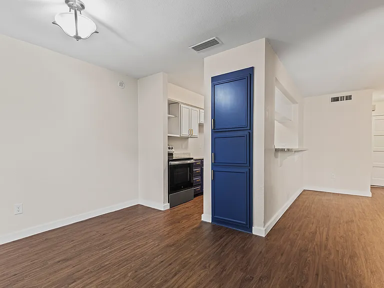 2015 Warnford Pl #2015 — Photo 2