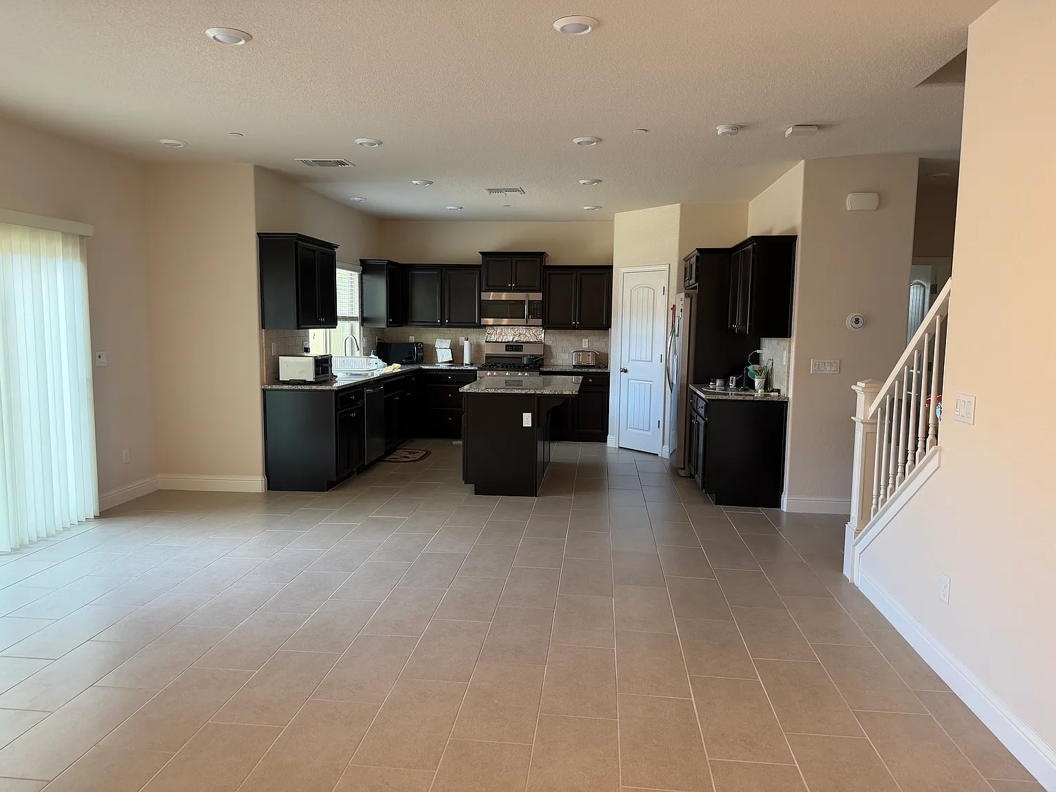 4 bed, 2244 sqft, $2,800 — Photo 4