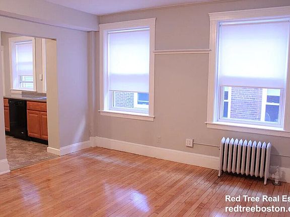 3rd image of 142 Cypress St #12