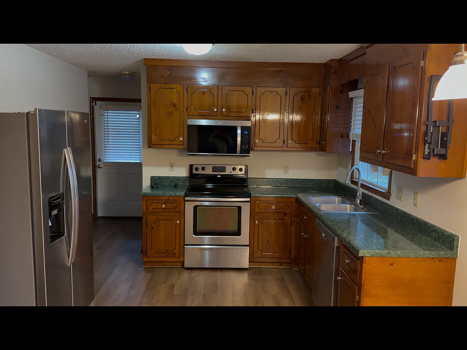 3 bed, 2.5 bath, 1740 sqft, $2,300 — Photo 3
