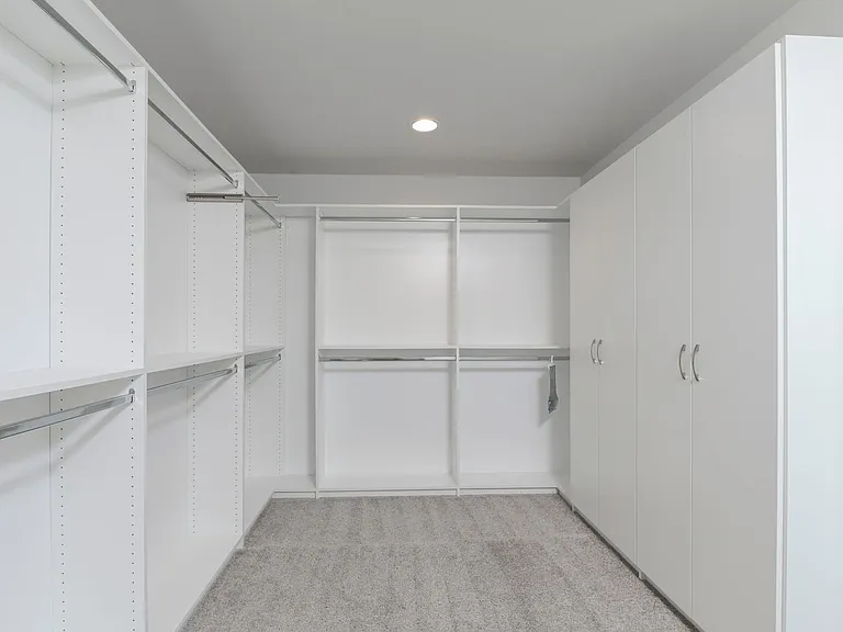 728 Bustling Branch Ln — Photo 32