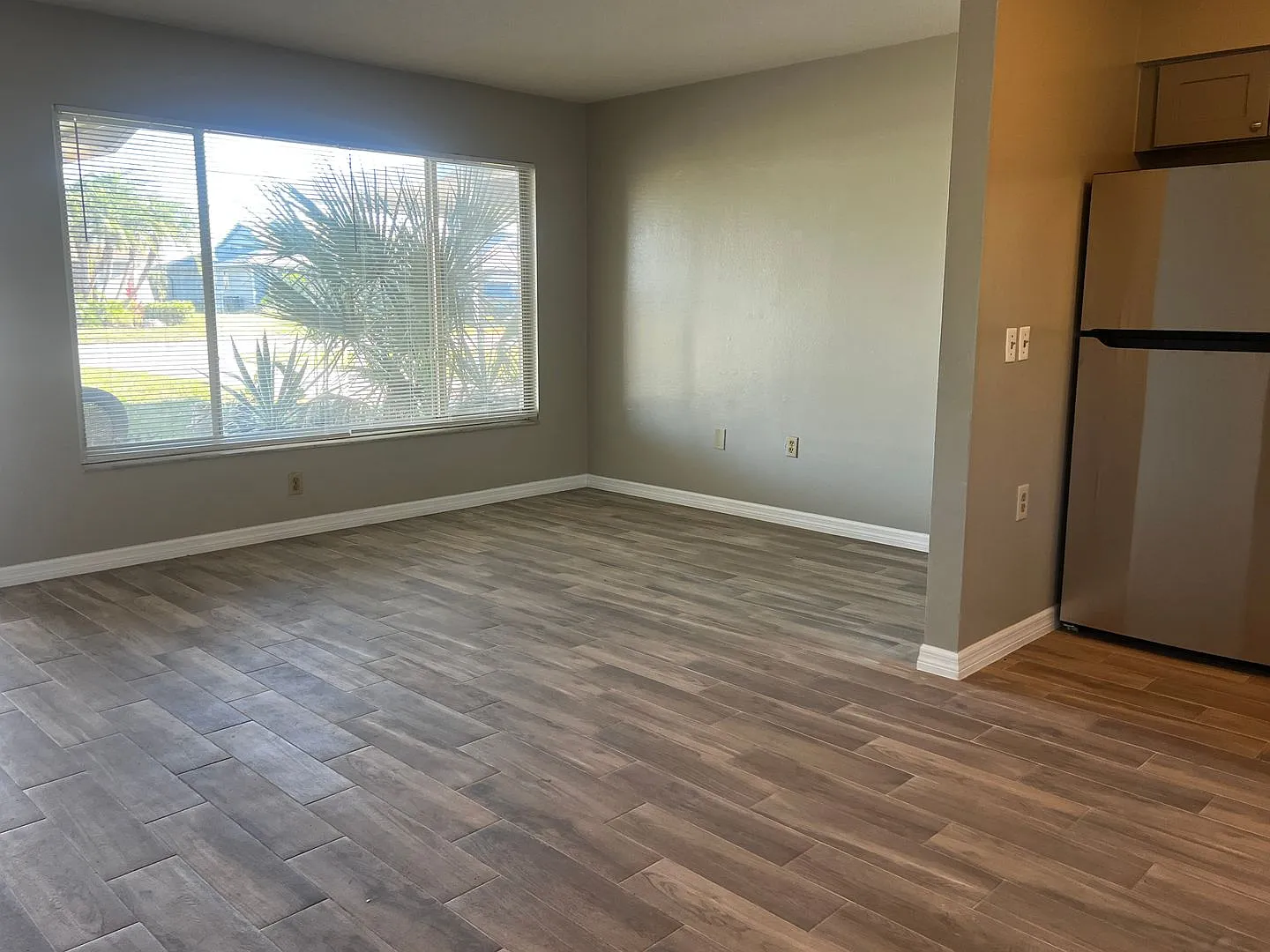 2BD/1BA/Single carport - Venice — Photo 4