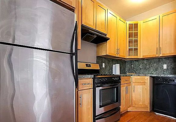 2nd image of 331 Kosciuszko St #3D