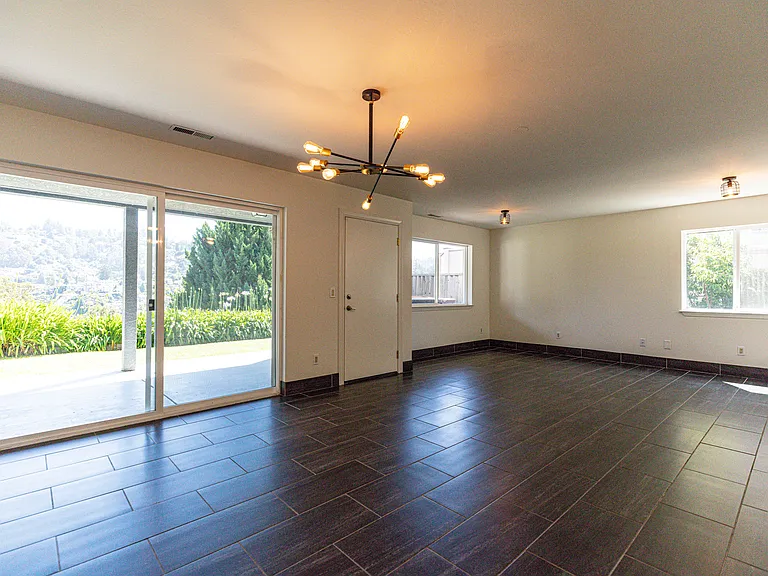 5070 Cochrane Ave — Photo 18