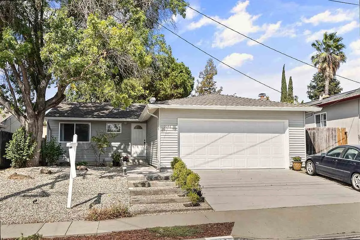 2916 Kennedy St photo 1