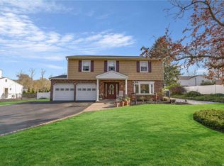 6 Parkway Dr S, Commack, NY 11725