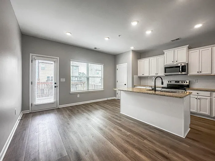 1056 Bayrose Cir — Photo 4