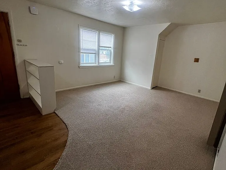 421 E Dunn St — Photo 5