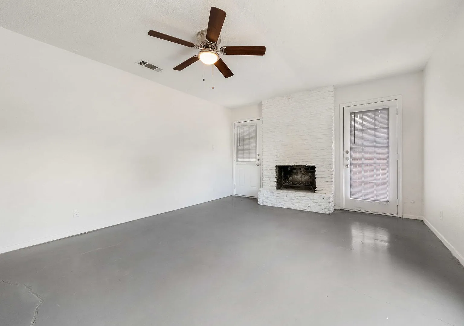 2/1 in Central Austin with Garage & Private Yard — Photo 2