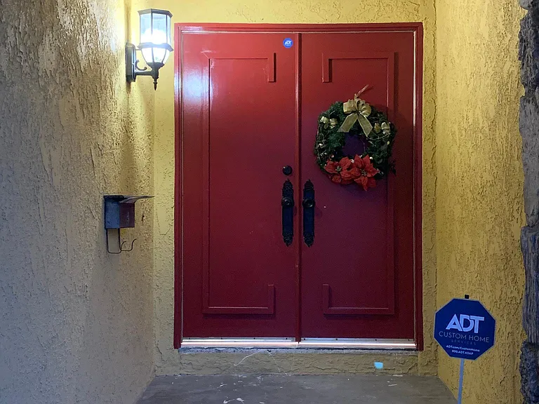 3405 Valencia Hill Dr — Photo 2