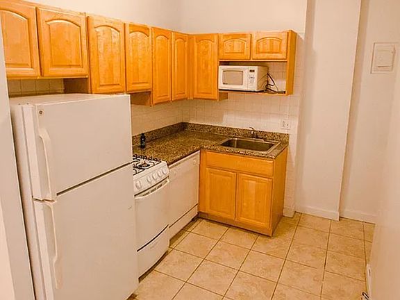 2nd image of 121 Saint Marks Pl APT 18