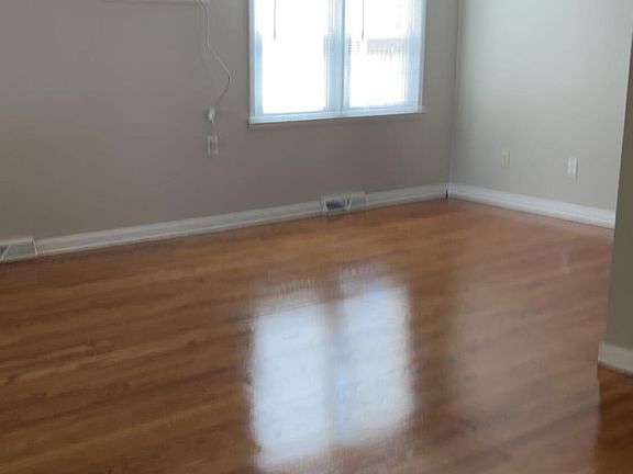 3rd image of 29 Keats St