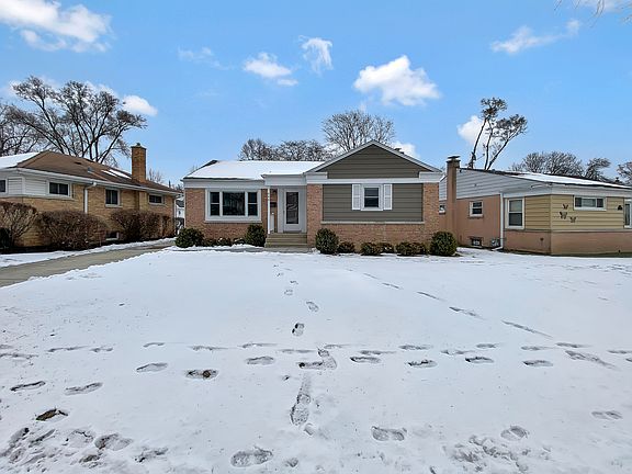 3rd image of 646 E Clarendon Ave