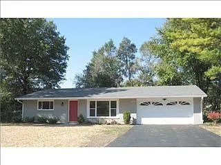 6466 Grandview Dr photo 1