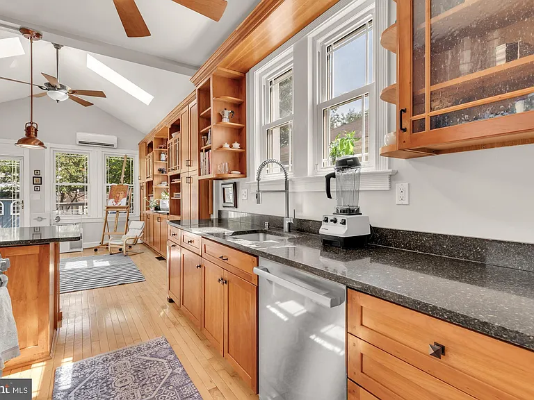 821 Elder St NW — Photo 10