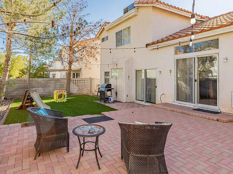 8708 Raindrop Canyon Ave — Photo 15