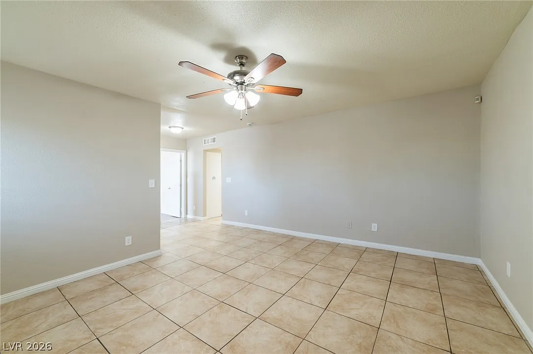 2 bed, 1.0 bath, 3540 sqft, $890 — Photo 4