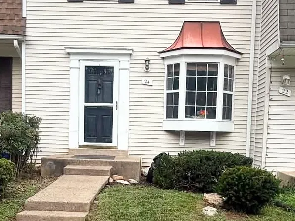 24 Alden Ct, Sterling, VA 20165