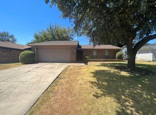 1233 N Knowles Dr, Saginaw, TX 76179