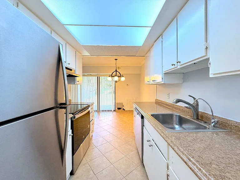 11606 Stoneview Sq #1B — Photo 4