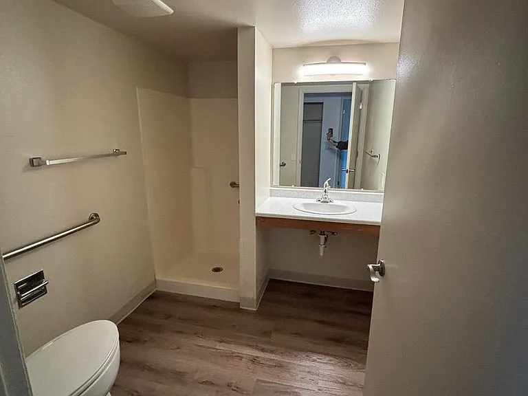 Davis Park Apartments — Photo 11
