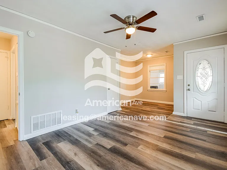 1553773_003_wm_-_living_room_13547617.jpg
