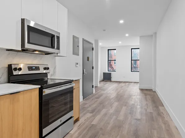 1571 3rd Avenue image 2 of 12