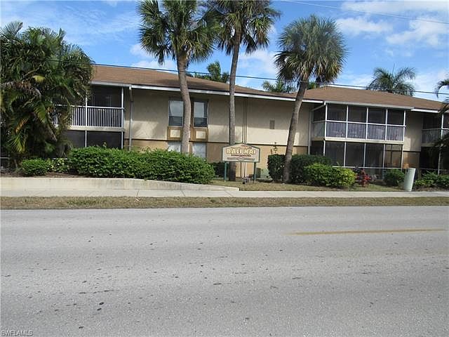 2nd image of 1849 Maravilla Ave APT C4