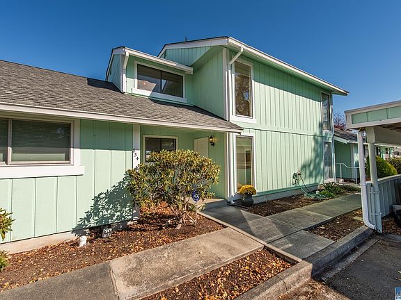 4th image of 834 N Canterbury Ct