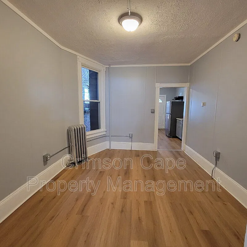 3 bed, 1.0 bath, 1100 sqft, $1,350 — Photo 4