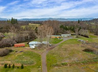 901 Riley Rd, Eagle Point, OR 97524