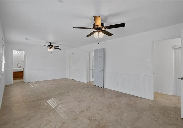 2421 Caroline St — Photo 19